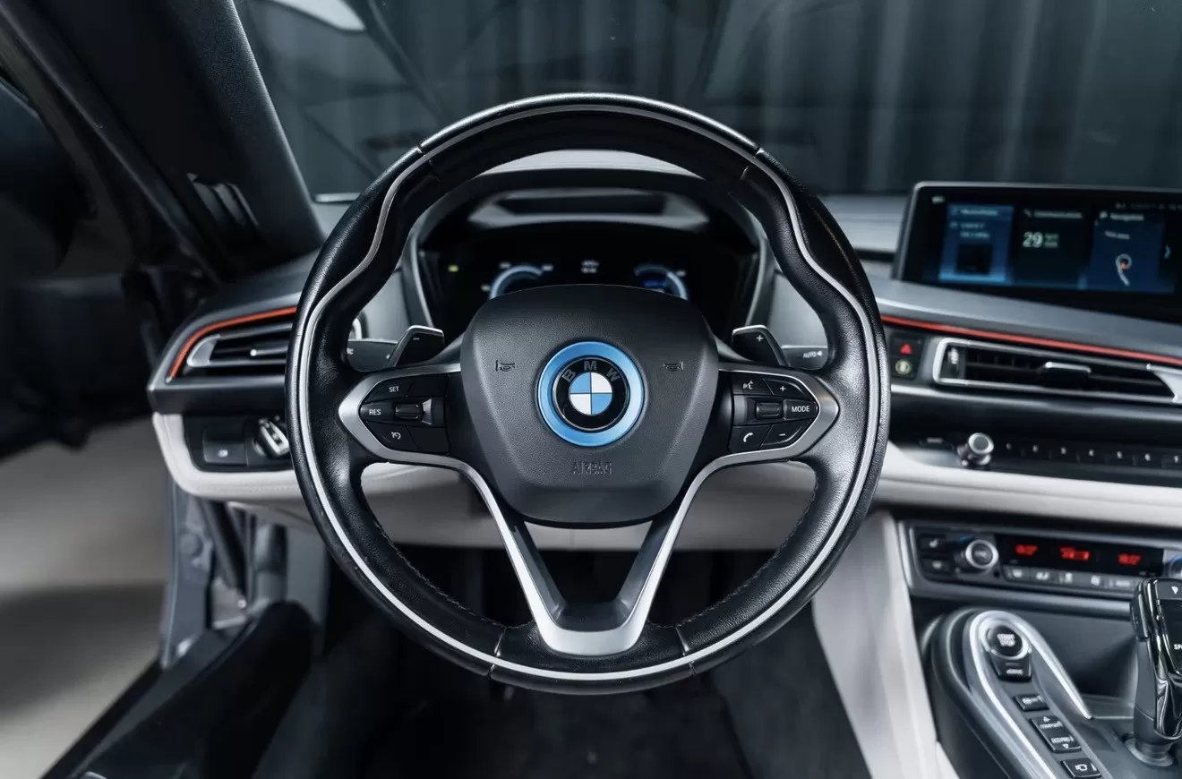 BMW i8