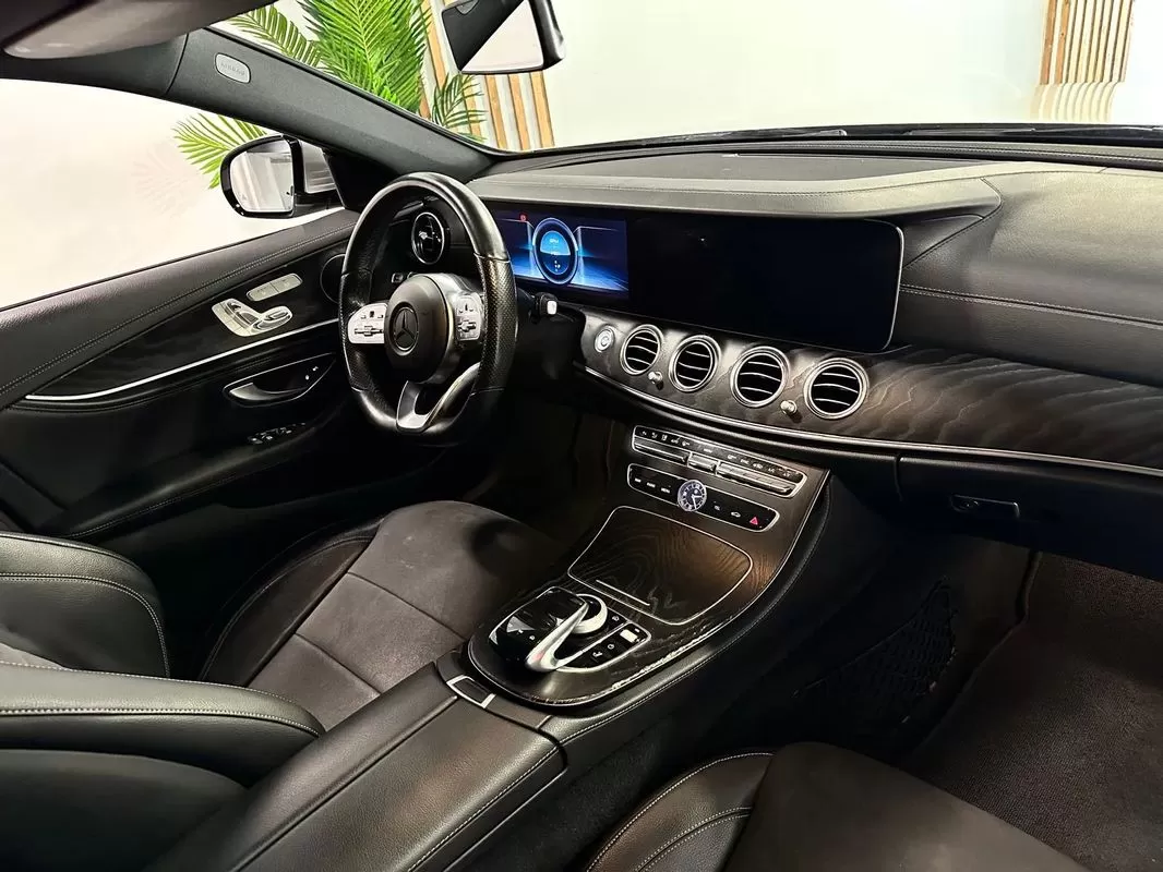 Mercedes-Benz E 300