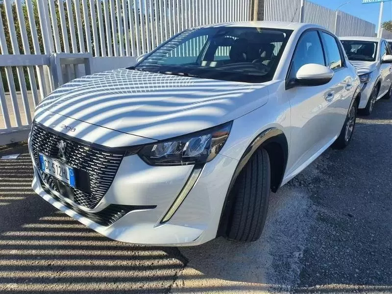 Peugeot e-208