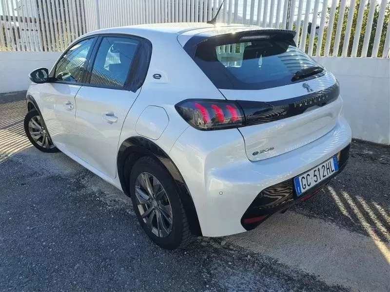 Peugeot e-208